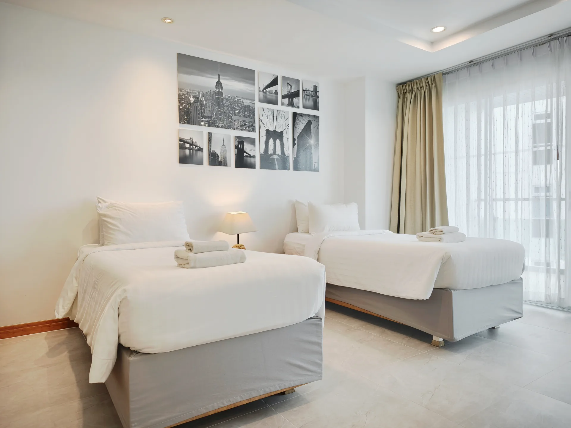 Family sea-view bedroom