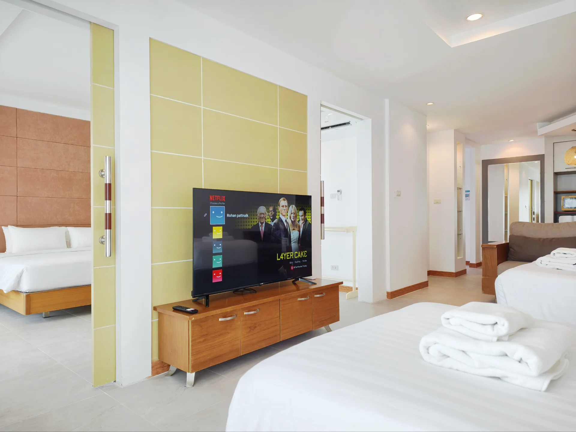 Family One-Bedroom Suite at Royal Beach View