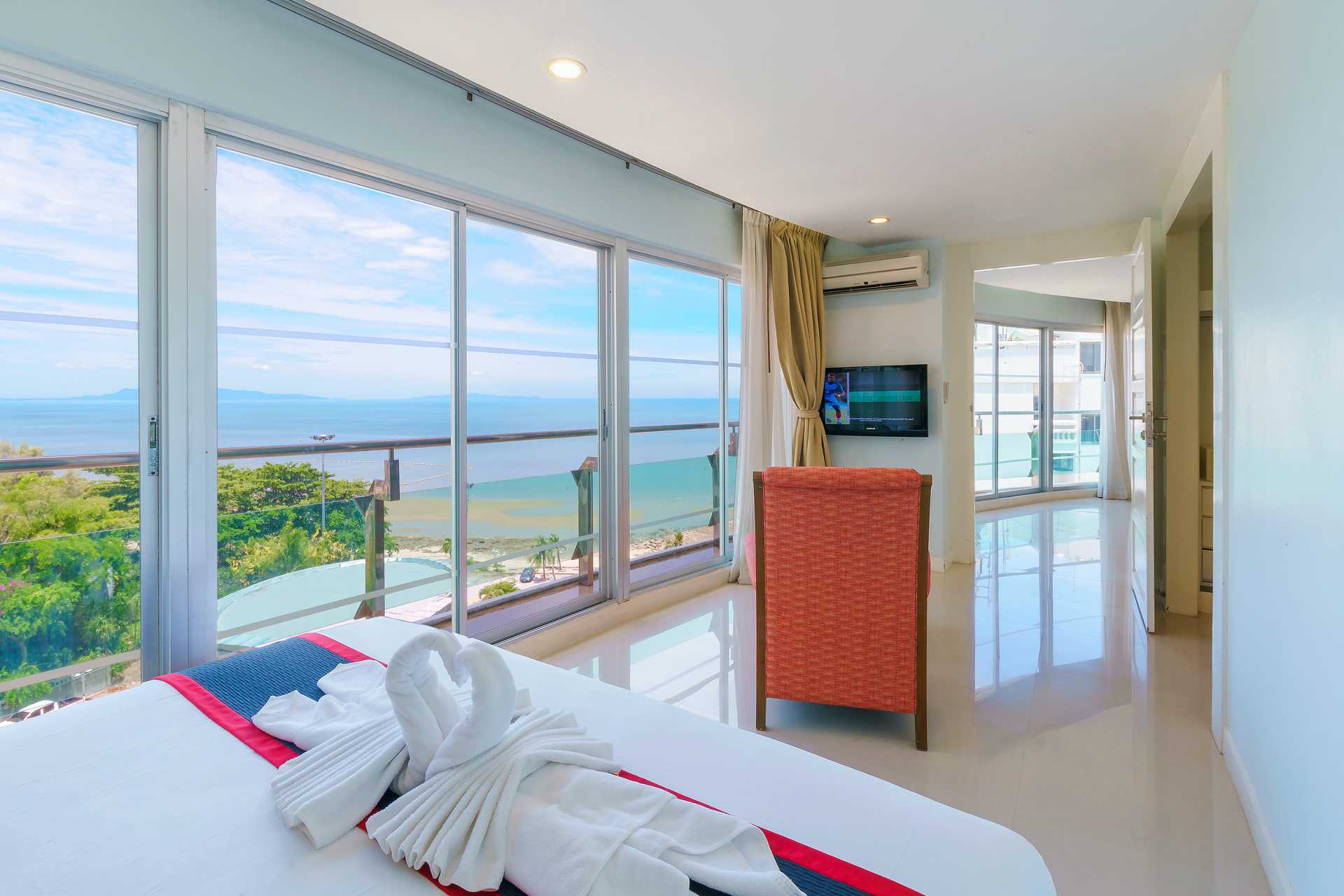 4 - Panoramic Two bedroom suite seaview 08-resized